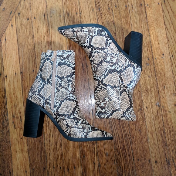 Miss Lola Triumph booties - Picture 1 of 4